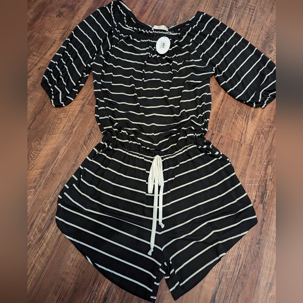 Romper B &W with pockets!